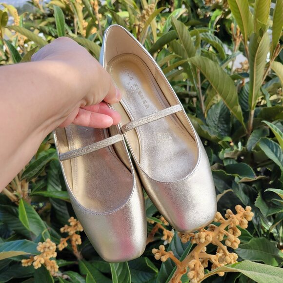 Marc Fisher LTD Garissa Mary Jane flats in a gold metallic finish size 7 - Picture 2 of 7